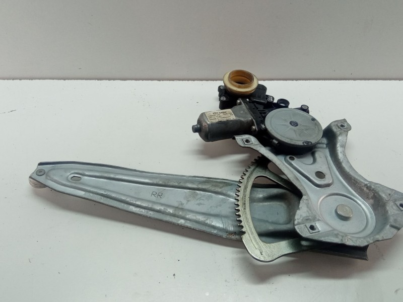 Recambio de motor elevalunas trasero derecho para toyota verso 1.5d 110cv referencia OEM IAM C39429100  