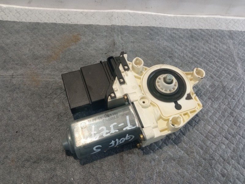 Recambio de motor elevalunas trasero izquierdo para volkswagen golf referencia OEM IAM 997756-101/774.60060.01  