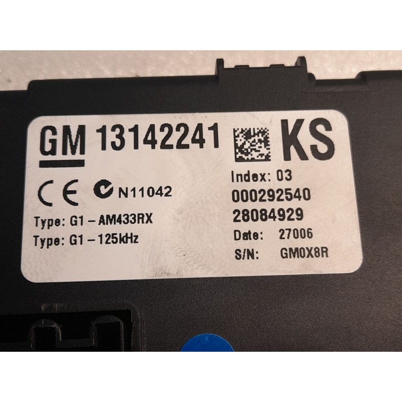 Recambio de caja reles / fusibles para opel corsa referencia OEM IAM 13142241  