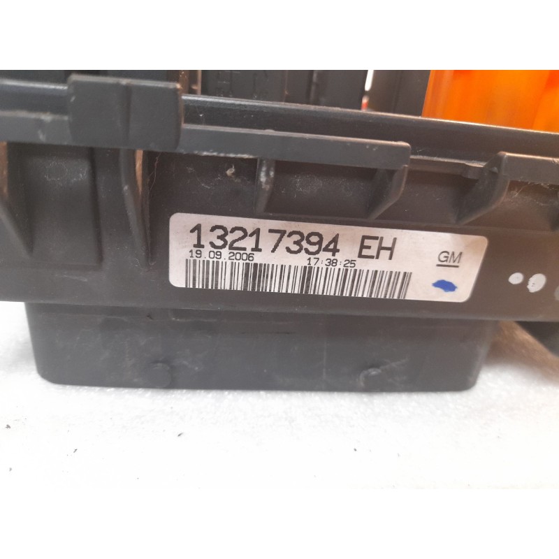 Recambio de caja reles / fusibles para opel corsa referencia OEM IAM 13217394  