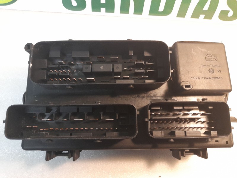 Recambio de caja reles / fusibles para opel corsa referencia OEM IAM 13217394  