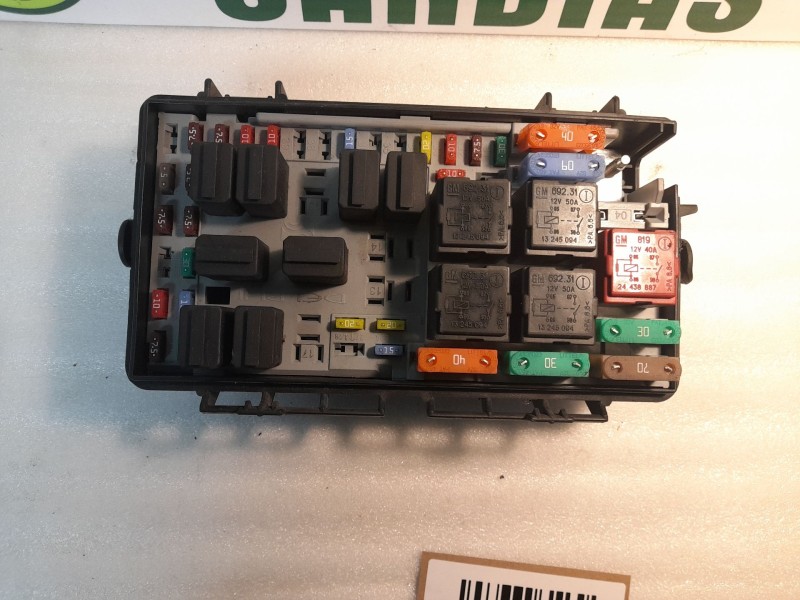 Recambio de caja reles / fusibles para opel corsa referencia OEM IAM 13217394  