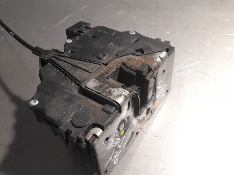 Recambio de cerradura puerta delantera derecha para opel corsa referencia OEM IAM 55702899  