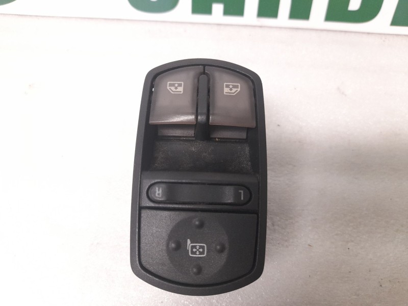 Recambio de mando elevalunas delantero izquierdo para opel corsa referencia OEM IAM 13258522AD  