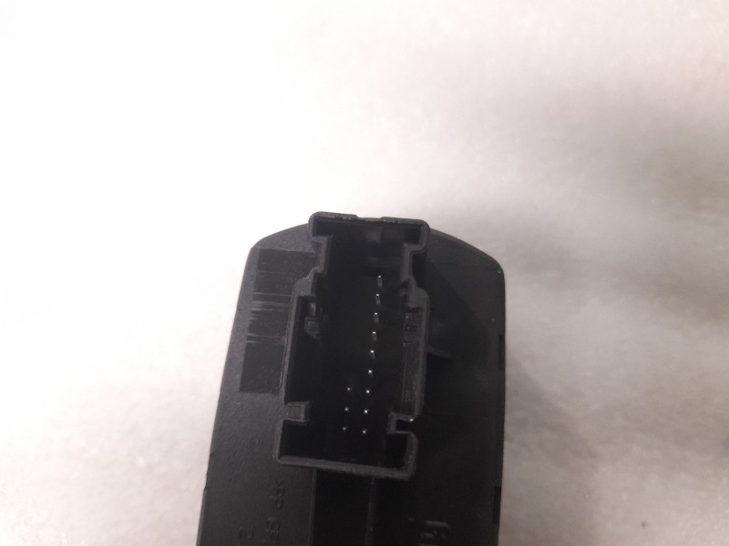 Recambio de mando elevalunas delantero izquierdo para opel corsa referencia OEM IAM 13258522AD  