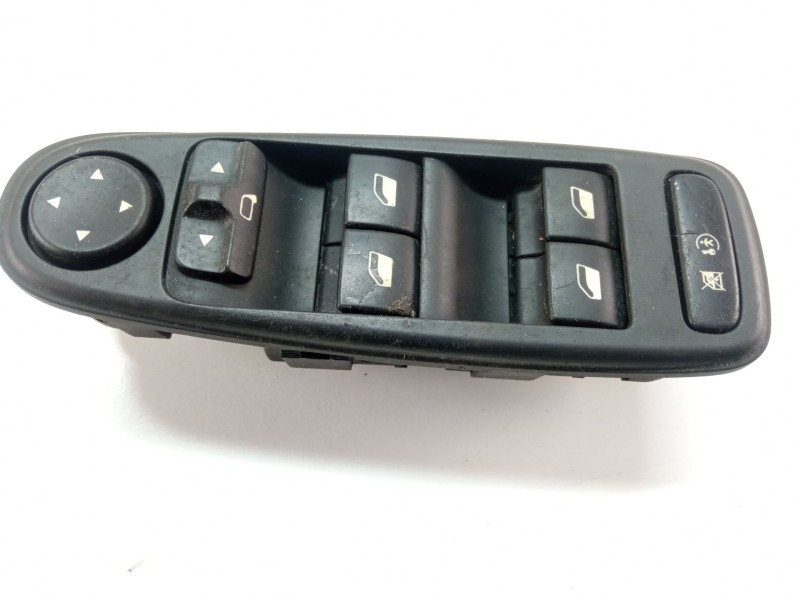 Recambio de mando elevalunas delantero izquierdo para citroën c4 picasso 1.6 hdi 109 cv 9hz referencia OEM IAM 96639382ZD  00141