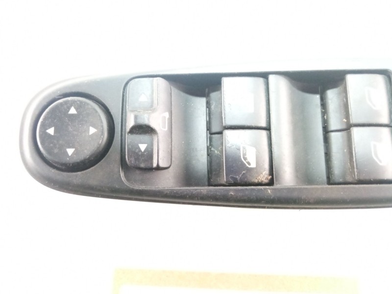 Recambio de mando elevalunas delantero izquierdo para citroën c4 picasso 1.6 hdi 109 cv 9hz referencia OEM IAM 96639382ZD  00141