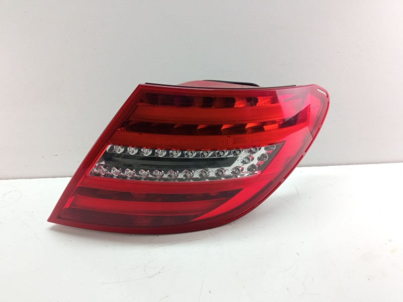 Recambio de piloto trasero derecho para mercedes-benz clase c (w204) c 180 cdi (204.000) referencia OEM IAM 2049060303  