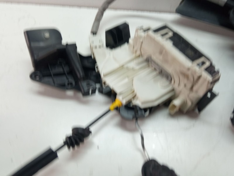 Recambio de cerradura puerta delantera derecha para mercedes-benz clase c (w204) c 180 cdi (204.000) referencia OEM IAM A0997200