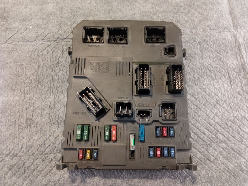 Recambio de centralita bsi e02-00 para peugeot 206 referencia OEM IAM 9645747480S118085210D  