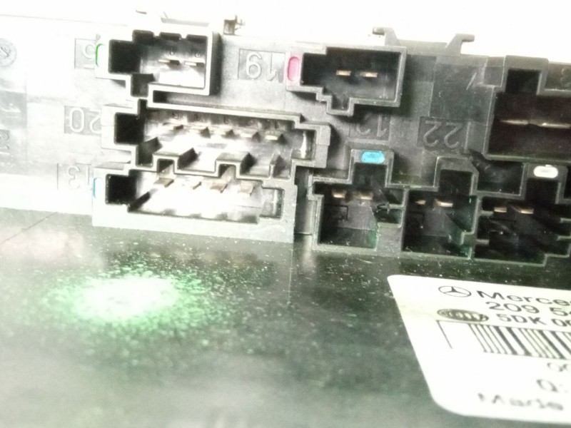 Recambio de caja reles / fusibles para mercedes-benz c 270 cdi referencia OEM IAM 2095450701  