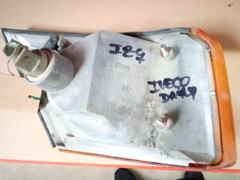 Recambio de piloto intermitente delantero izquierdo para iveco daily referencia OEM IAM 131516148  