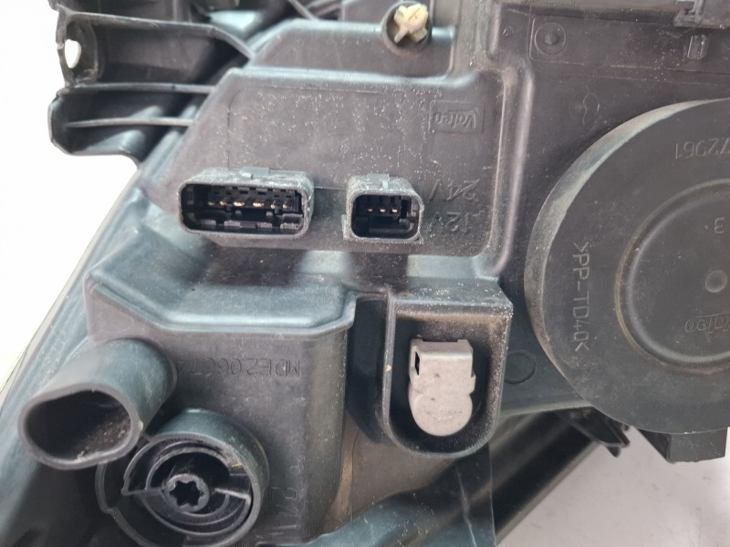 Recambio de faro delantero derecho para renault laguna iii referencia OEM IAM 260105823R  