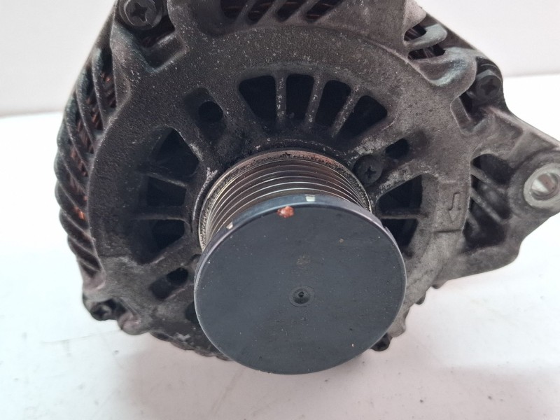 Recambio de alternador para renault laguna iii referencia OEM IAM 231004470R  