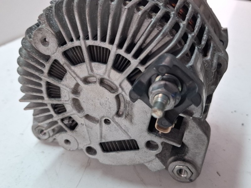 Recambio de alternador para renault laguna iii referencia OEM IAM 231004470R  
