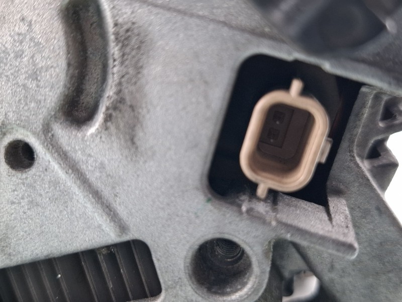 Recambio de alternador para renault laguna iii referencia OEM IAM 231004470R  