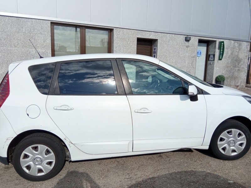 renault scenic del año 2010