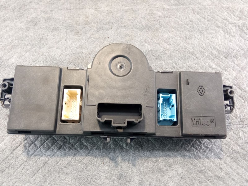 Recambio de mando calefaccion aire acondicionado para renault clio referencia OEM IAM 8200296683  
