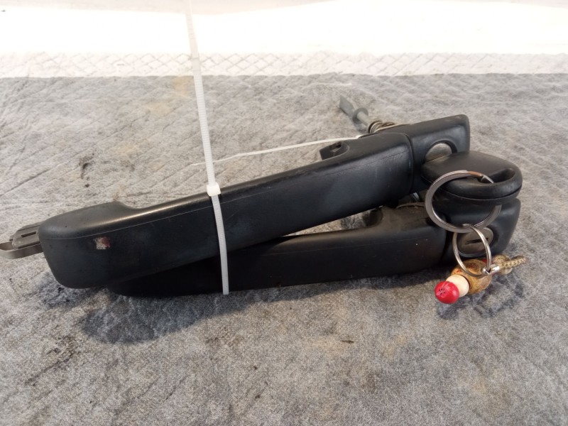 Recambio de juego manetas exteriores puertas delanteras para volkswagen golf referencia OEM IAM   