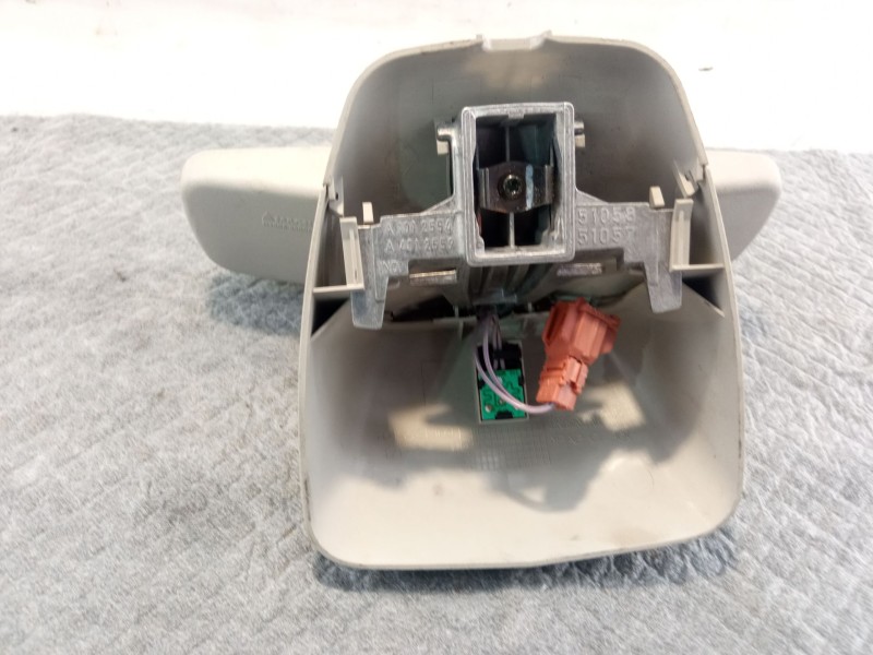 Recambio de luz interior para renault clio referencia OEM IAM 8200427013  