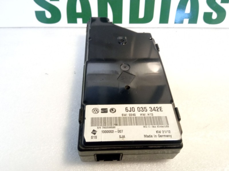 Recambio de conector usb / aux para seat ibiza referencia OEM IAM 6J0035342E  