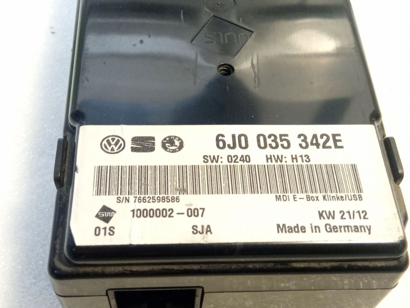 Recambio de conector usb / aux para seat ibiza referencia OEM IAM 6J0035342E  