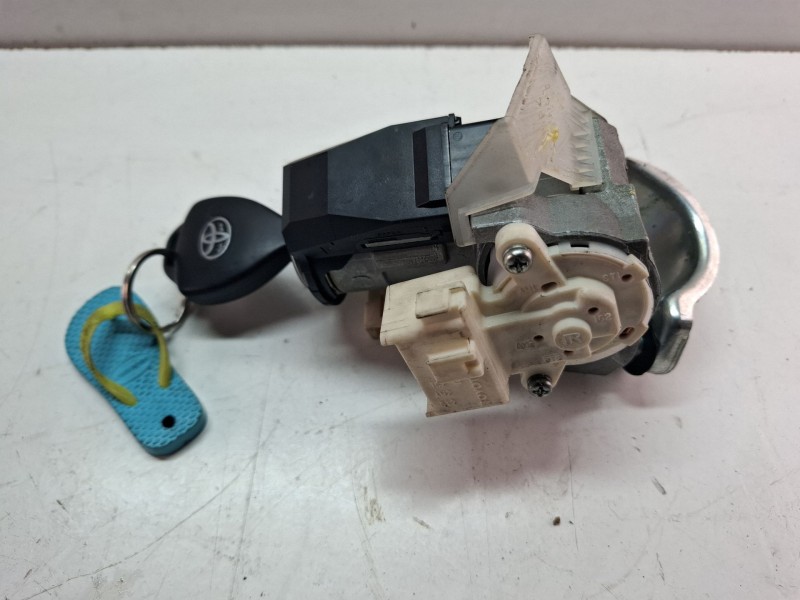 Recambio de antirrobo para toyota avensis referencia OEM IAM 450200203  