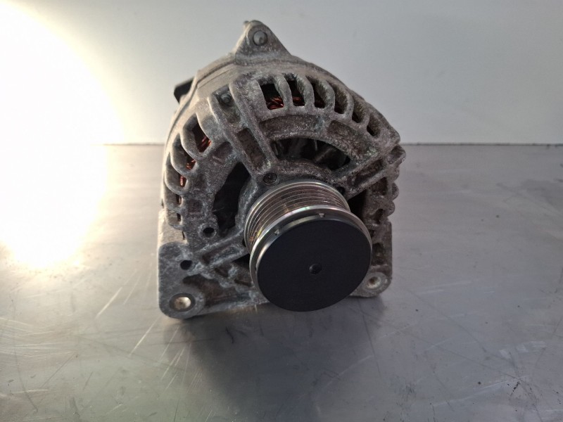 Recambio de alternador para audi a3 referencia OEM IAM 0124425037  