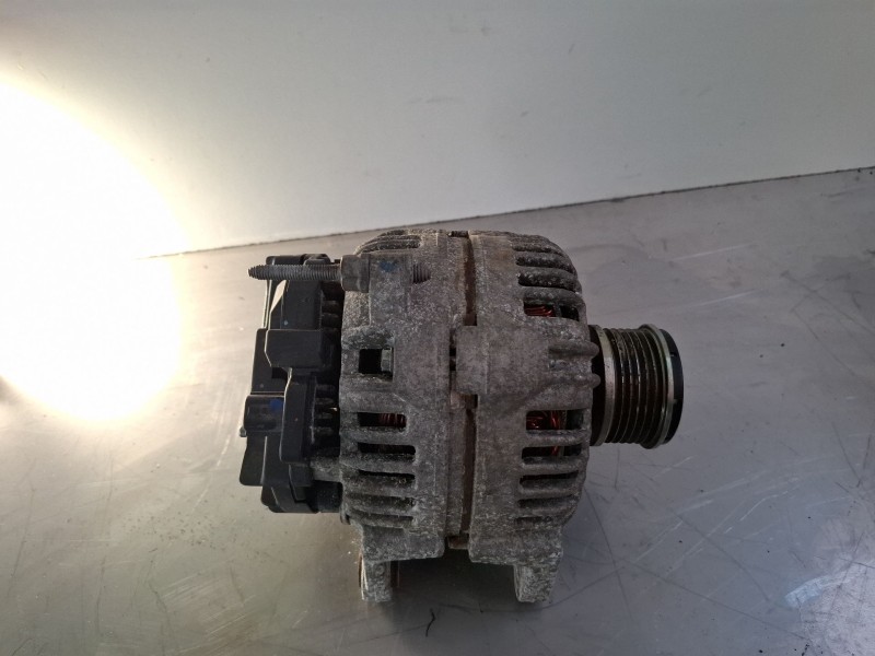 Recambio de alternador para audi a3 referencia OEM IAM 0124425037  