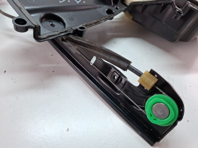 Recambio de elevalunas delantero derecho para seat leon (1p1) 1.9 tdi referencia OEM IAM 1T0959702F1K0959792L  