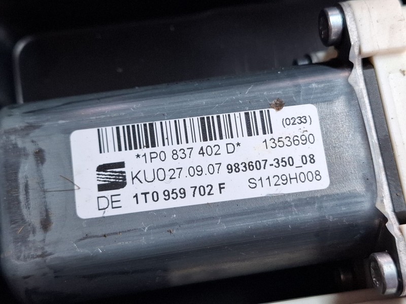 Recambio de elevalunas delantero derecho para seat leon (1p1) 1.9 tdi referencia OEM IAM 1T0959702F1K0959792L  