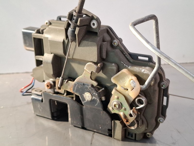 Recambio de cerradura puerta delantera derecha para seat leon referencia OEM IAM 116732  