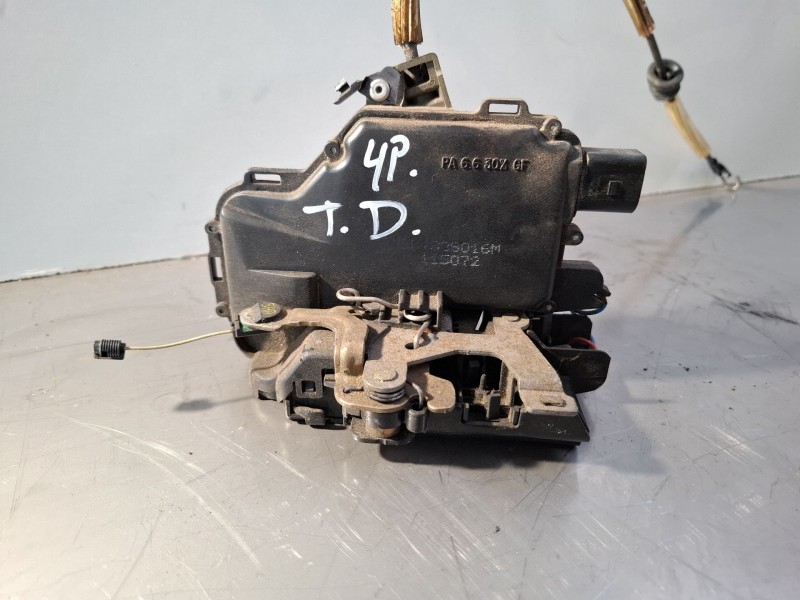 Recambio de cerradura puerta trasera derecha para seat leon referencia OEM IAM 115072  