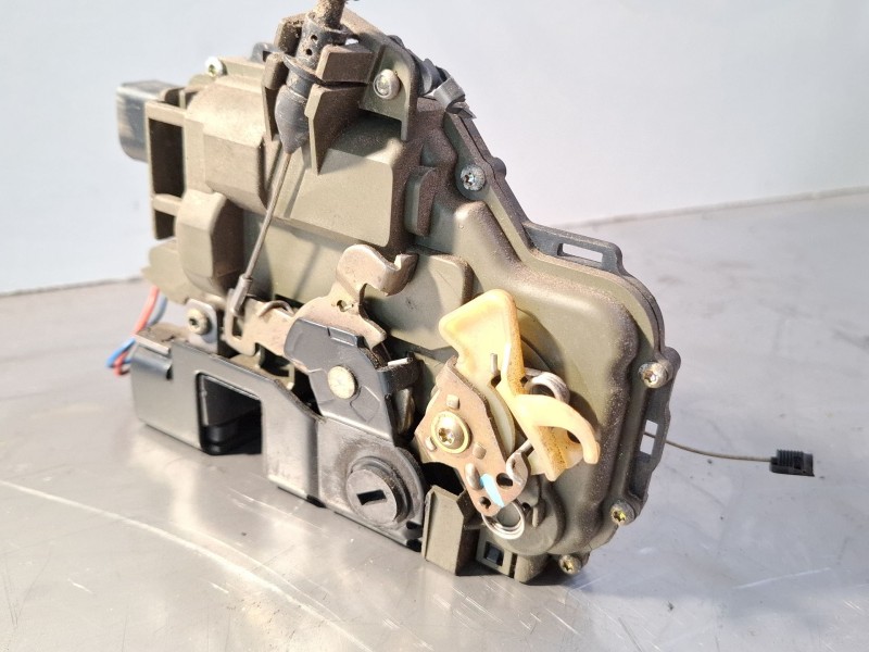 Recambio de cerradura puerta trasera derecha para seat leon referencia OEM IAM 115072  