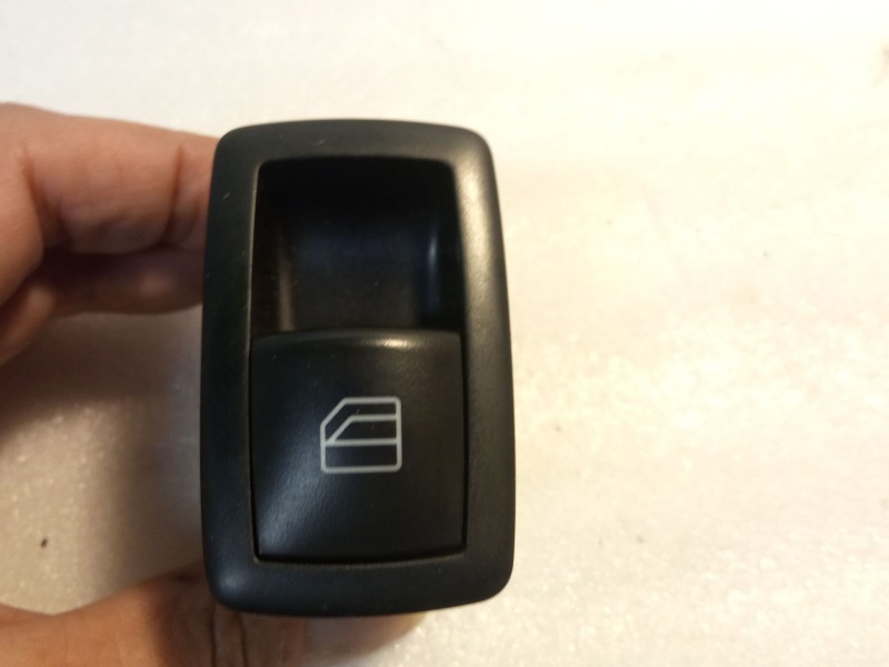 Recambio de mando elevalunas trasero derecho para mercedes-benz b200 referencia OEM IAM A2518200510  