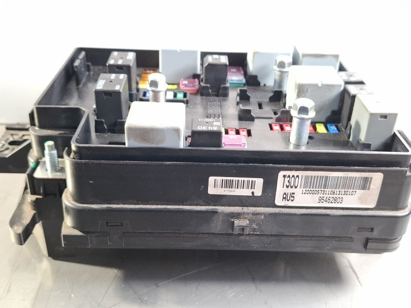 Recambio de caja reles / fusibles para chevrolet aveo referencia OEM IAM 95462803  