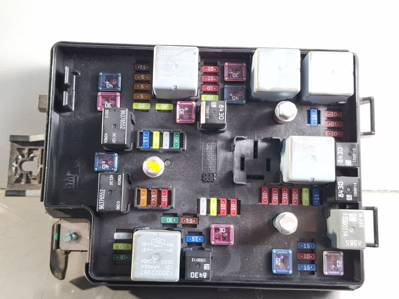 Recambio de caja reles / fusibles para chevrolet aveo referencia OEM IAM 95462803  