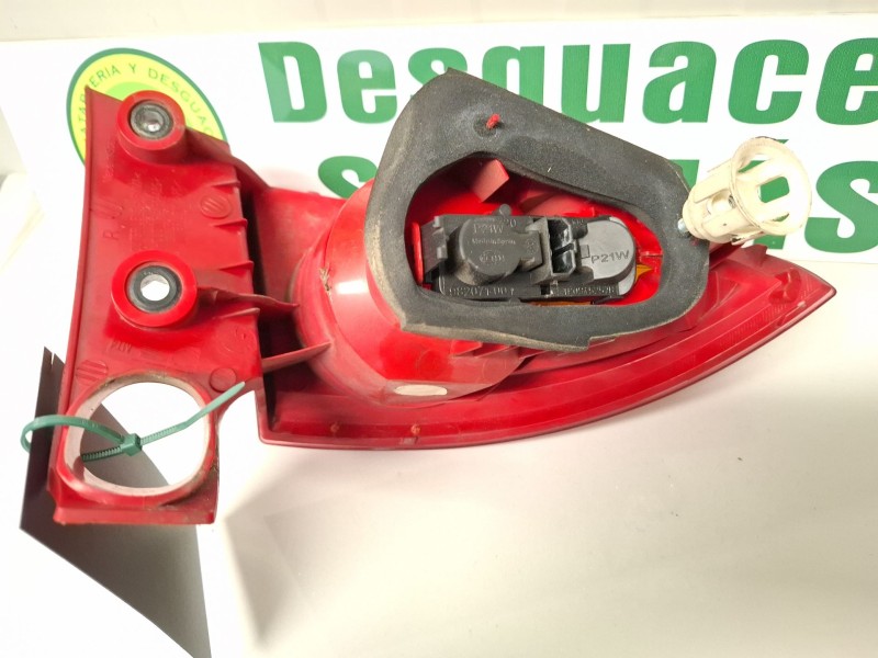 Recambio de piloto carrocería trasero derecho para seat leon referencia OEM IAM   