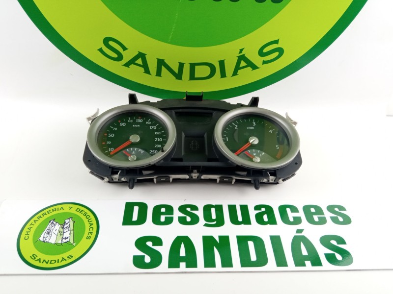 Recambio de cuenta kilometros para renault megane referencia OEM IAM 8200399695  