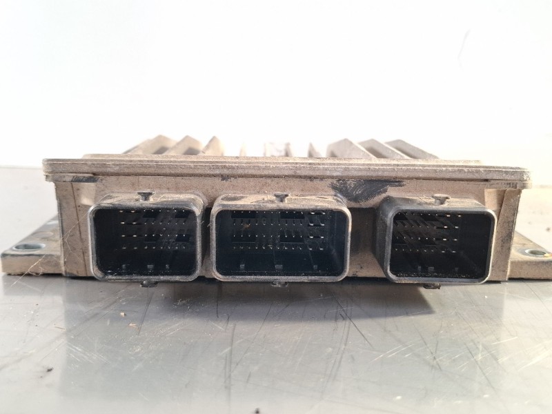 Recambio de centralita motor para renault clio referencia OEM IAM 8200498185  