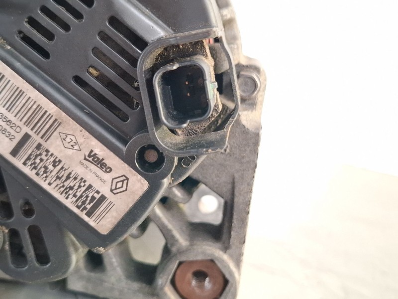 Recambio de alternador para renault clio referencia OEM IAM 7711368356  
