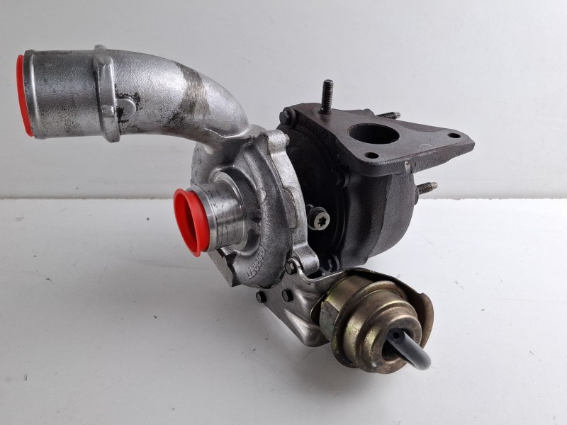 Recambio de turbocompresor para renault megane referencia OEM IAM 8200369581  