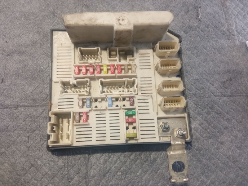 Recambio de caja reles / fusibles para renault megane referencia OEM IAM N2USMC-PFT  