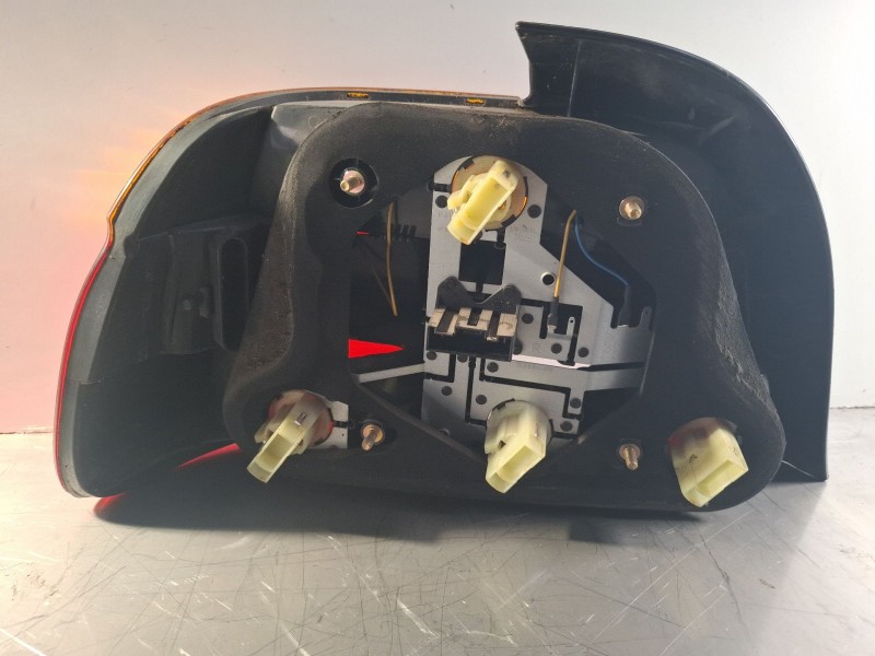 Recambio de piloto trasero derecho para bmw 530d referencia OEM IAM 6900210  