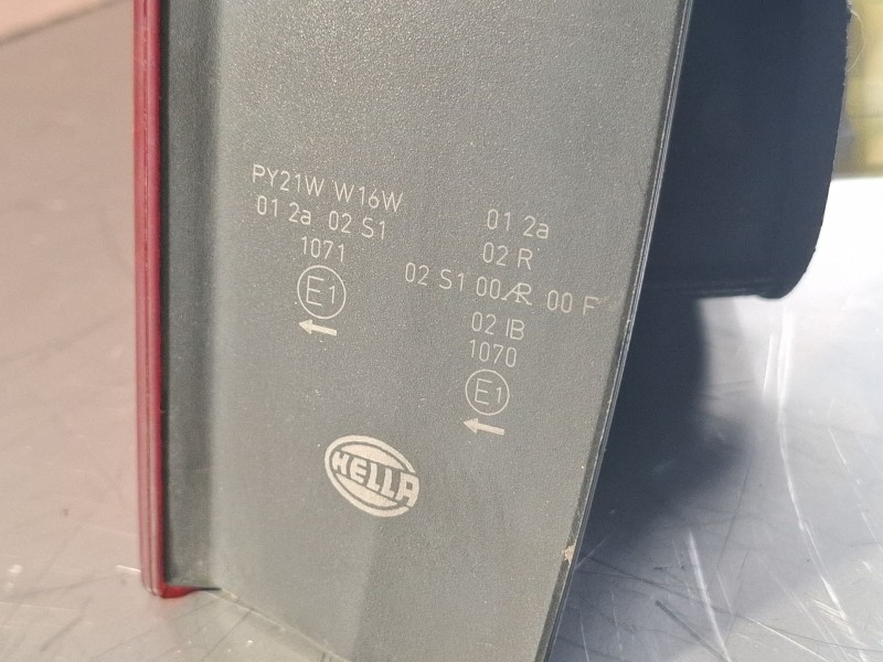 Recambio de piloto trasero izquierdo para bmw 530d referencia OEM IAM 6900209  