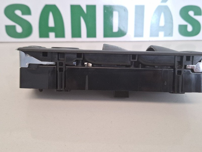 Recambio de mando elevalunas delantero izquierdo para mercedes-benz c220cdi w204 referencia OEM IAM A2048700251   Recambio de mando elevalunas delantero izquierdo para mercedes-benz c220cdi w204 referencia OEM IAM A2048700251