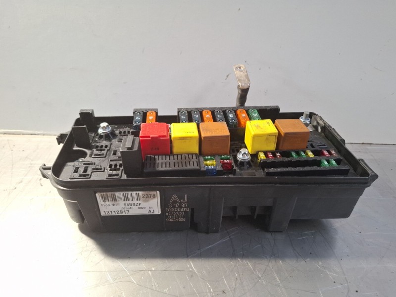 Recambio de caja reles / fusibles para opel vectra referencia OEM IAM 51903501813112917AJ  