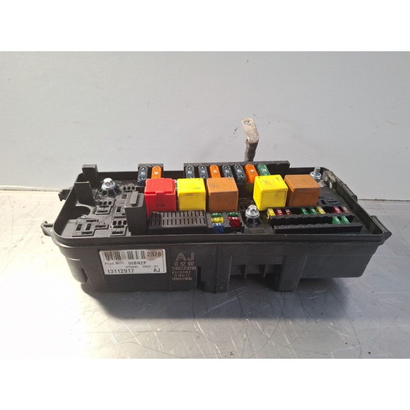 Recambio de caja reles / fusibles para opel vectra referencia OEM IAM 51903501813112917AJ  