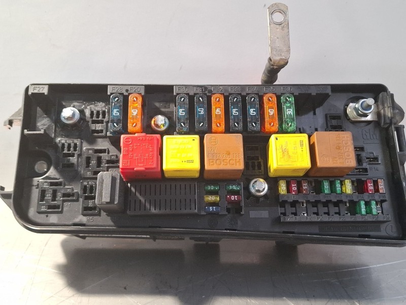 Recambio de caja reles / fusibles para opel vectra referencia OEM IAM 51903501813112917AJ  