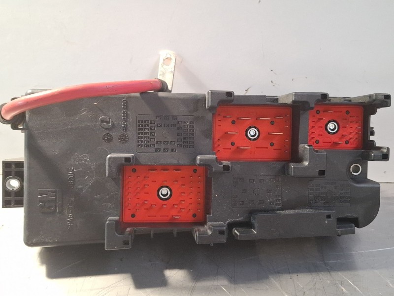 Recambio de caja reles / fusibles para opel vectra referencia OEM IAM 51903501813112917AJ  